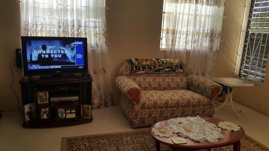 Donamae 2 Story Barbados House Villa Bridgetown Bagian luar foto