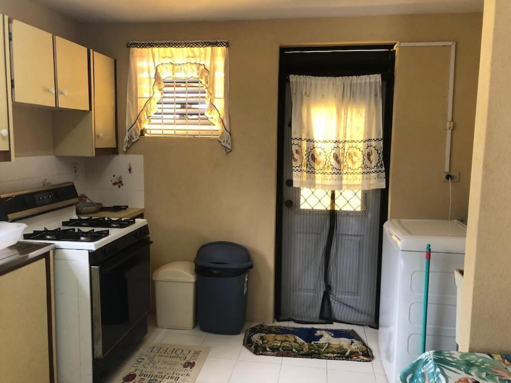Donamae 2 Story Barbados House Villa Bridgetown Bagian luar foto